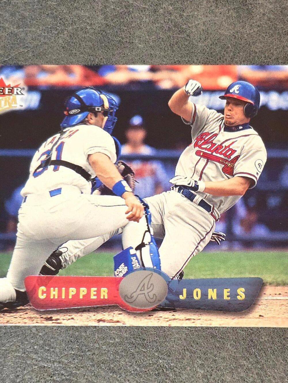 2002 Ultra #10 Chipper Jones Baseball Card